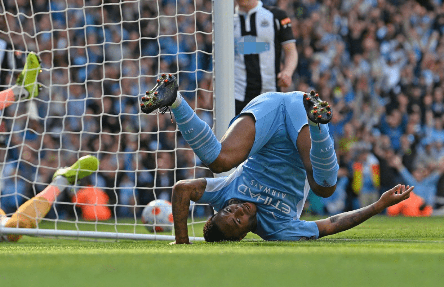 问鼎娱乐-本菲卡迎意甲关键赛；赛后迎来里程碑；悬念犹存；心理建设被强调(spiraloutofcontrol翻译)