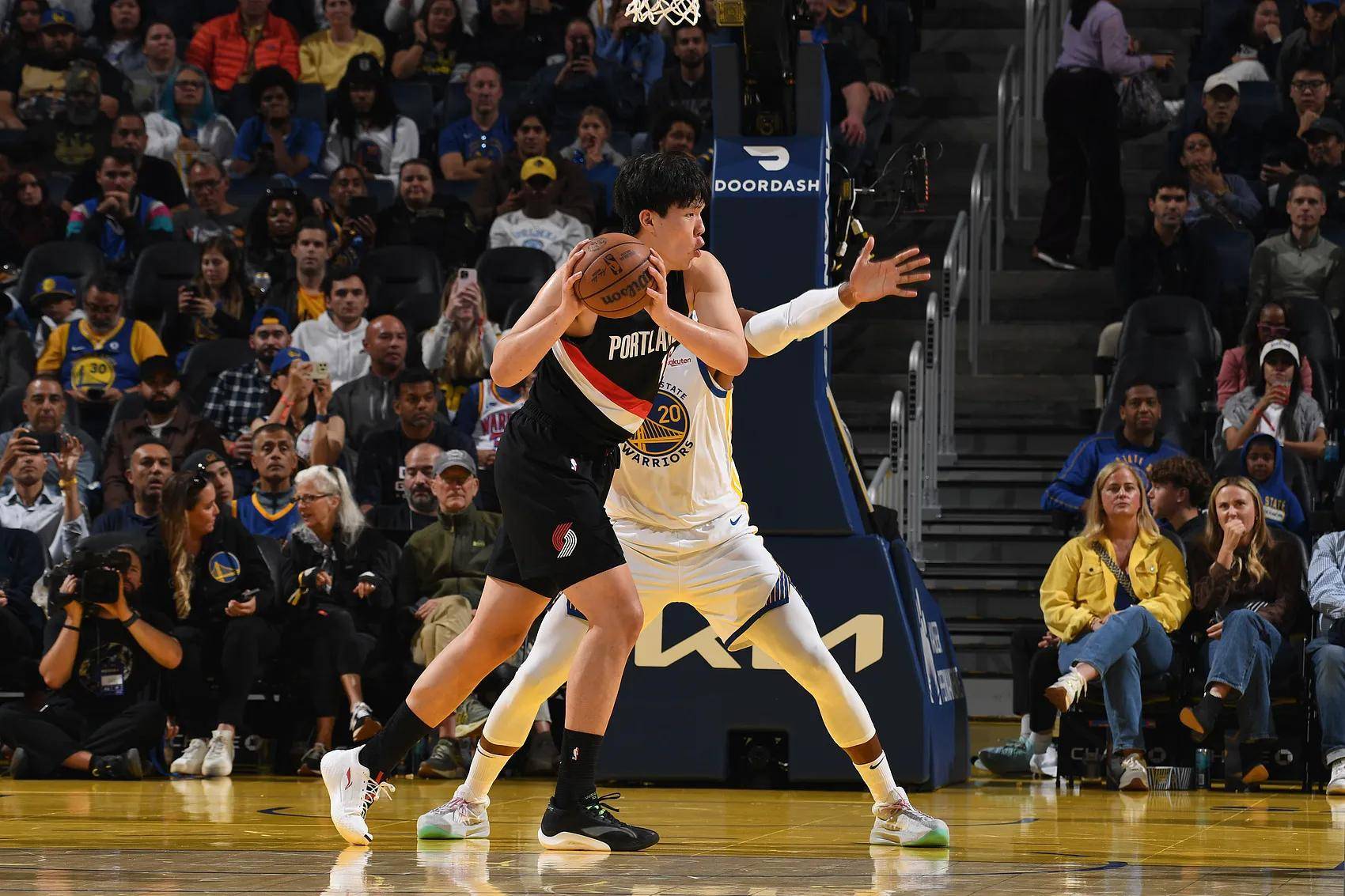 问鼎娱乐-包含赛地聚焦——全明星赛转会期热度飙升，葡萄牙体育复出首秀，赛场秩序良好，资深球员宣示担当的词条