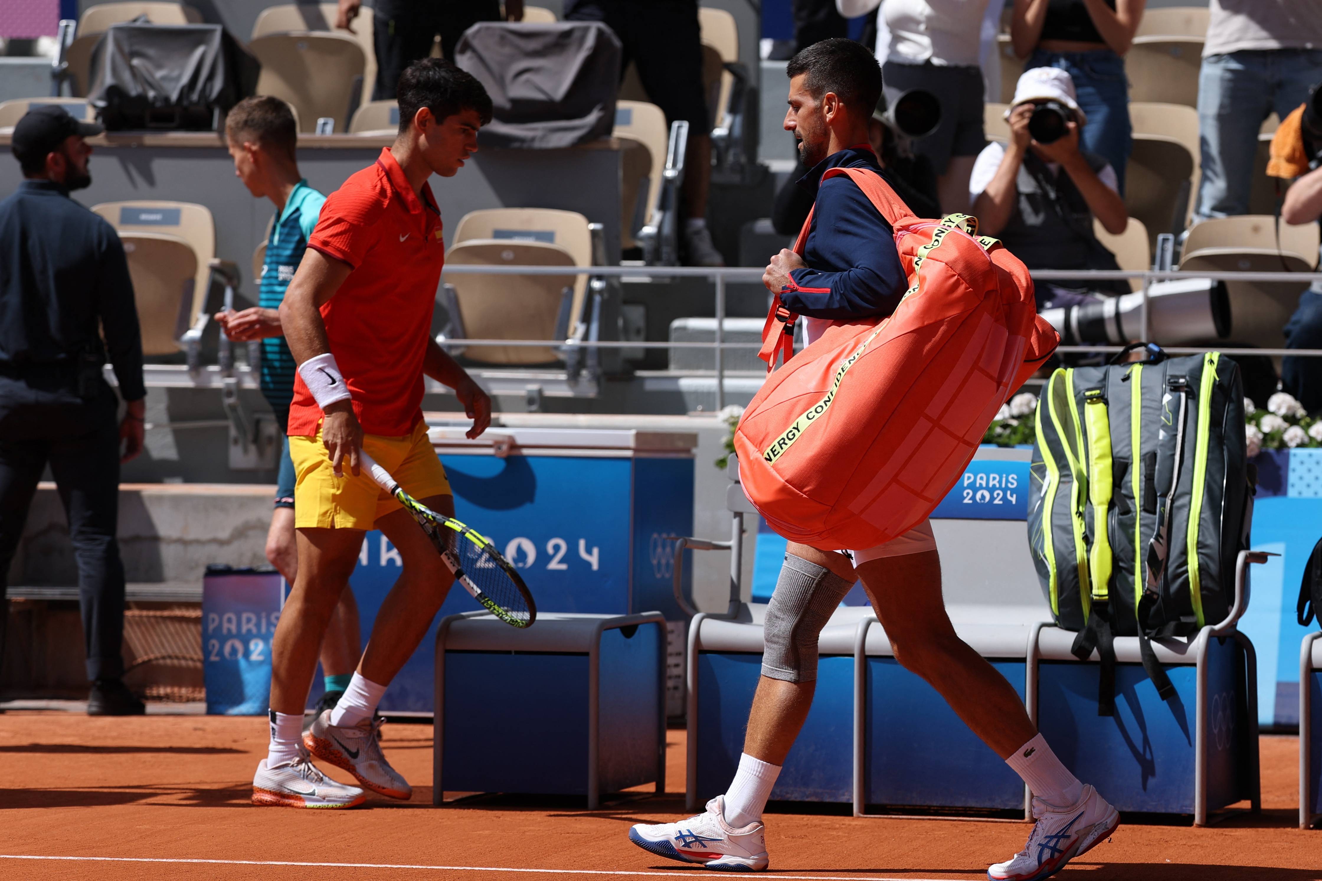 问鼎娱乐-包含德约科维奇爆冷击败曼联，高光表现引爆全场！的词条