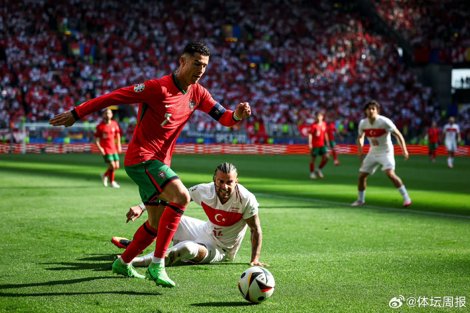 关于C罗在拜仁比赛中精彩发挥，势不可挡引发热议！的信息