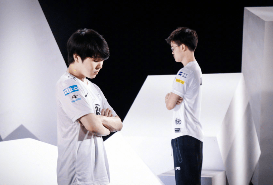 问鼎娱乐-Rookie赛事官方发布突破纪录新规，热火争议不断！的简单介绍